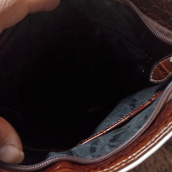 🦄 Nicole Lee Artistic Crossbody Bag with Floral and Butterfly Design - Picture 8 of 10